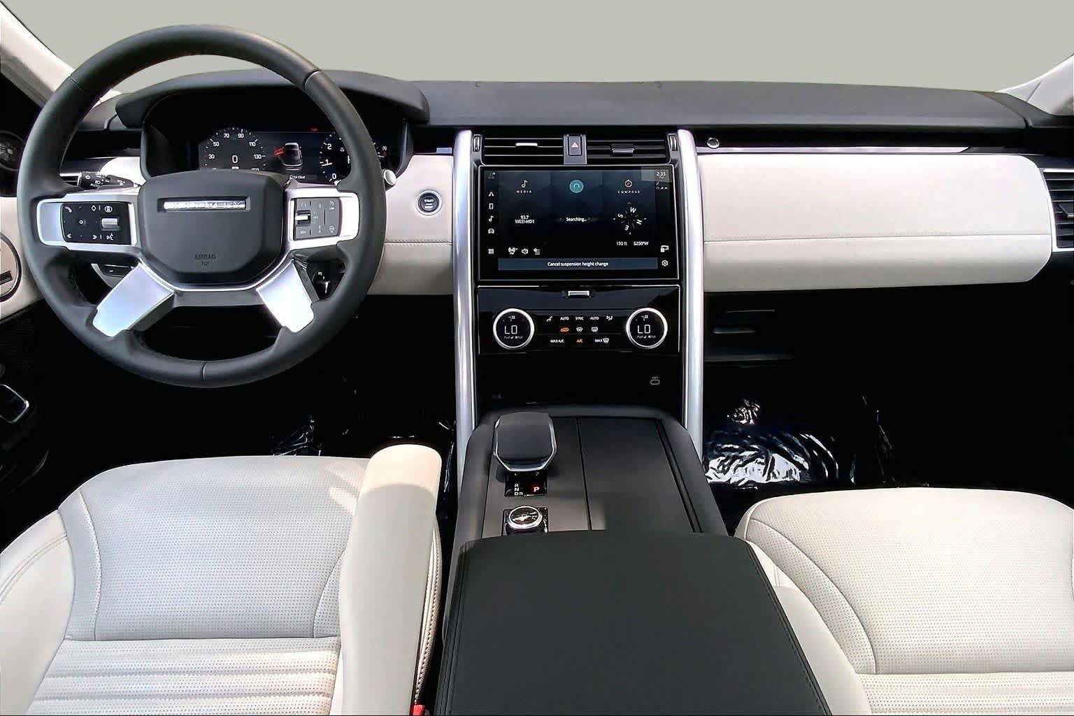 Used 2025 Land Rover Discovery S AWD/4WD image 14