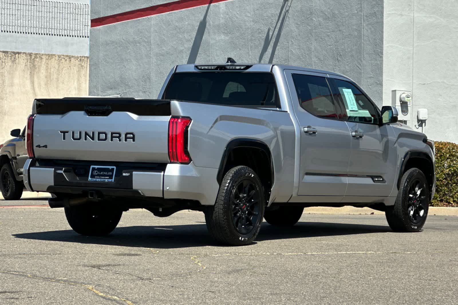 Used 2023 Toyota Tundra Platinum AWD/4WD image 2