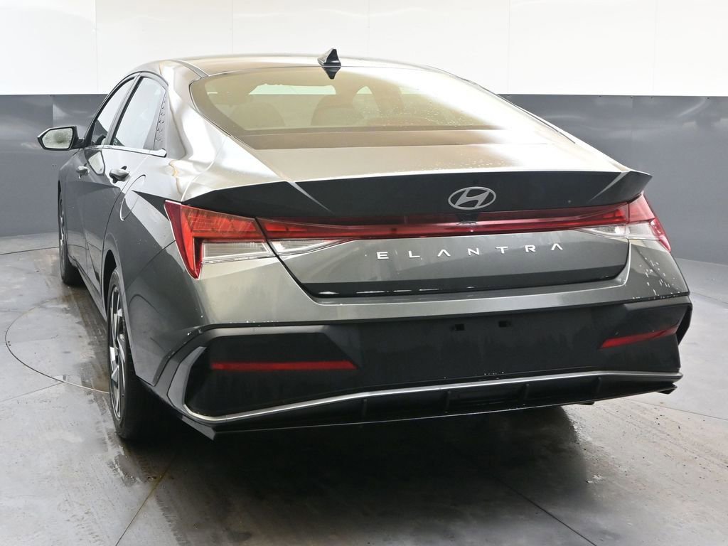 Certified 2024 Hyundai Elantra SEL w/ Convenience Package image 4