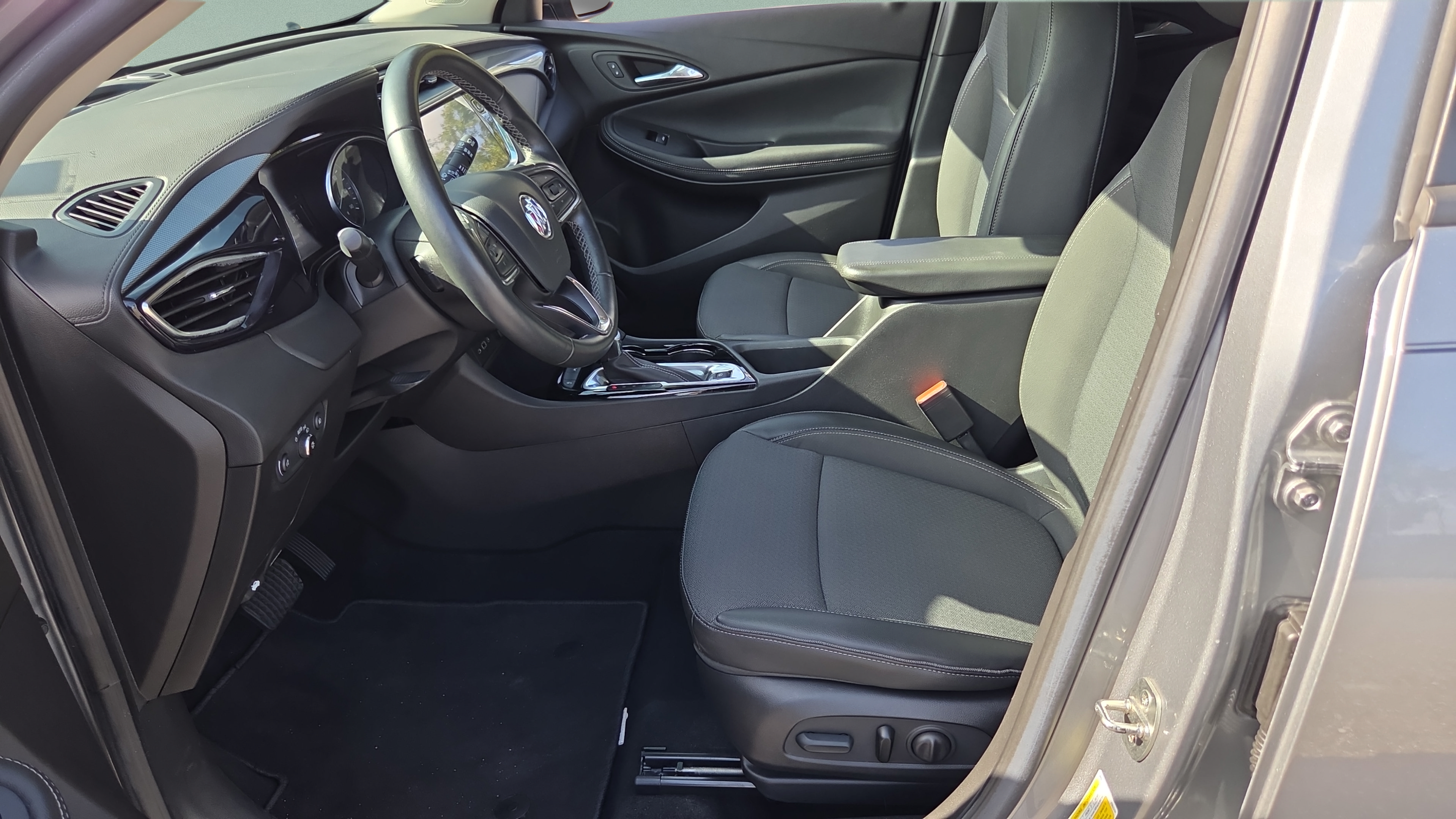 Certified 2023 Buick Encore GX Select w/ Sport Touring Package FWD image 9