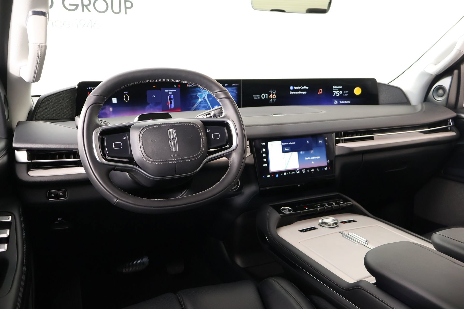 New 2025 Lincoln Navigator Reserve AWD/4WD image 2