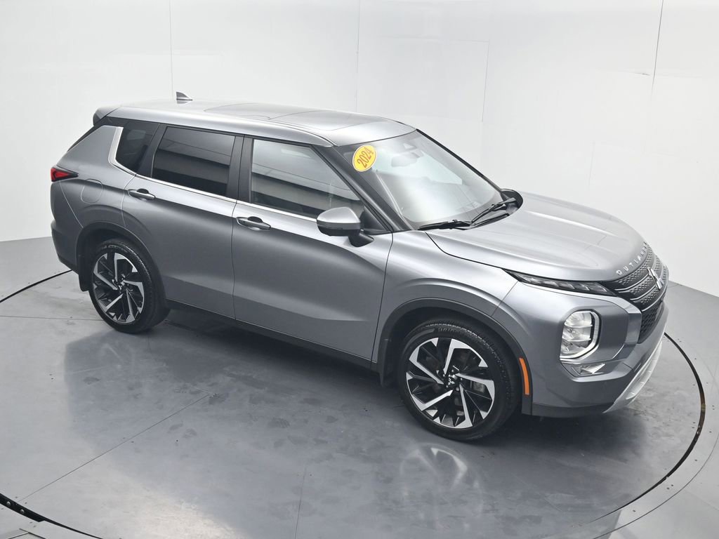 Used 2024 Mitsubishi Outlander SE image 46