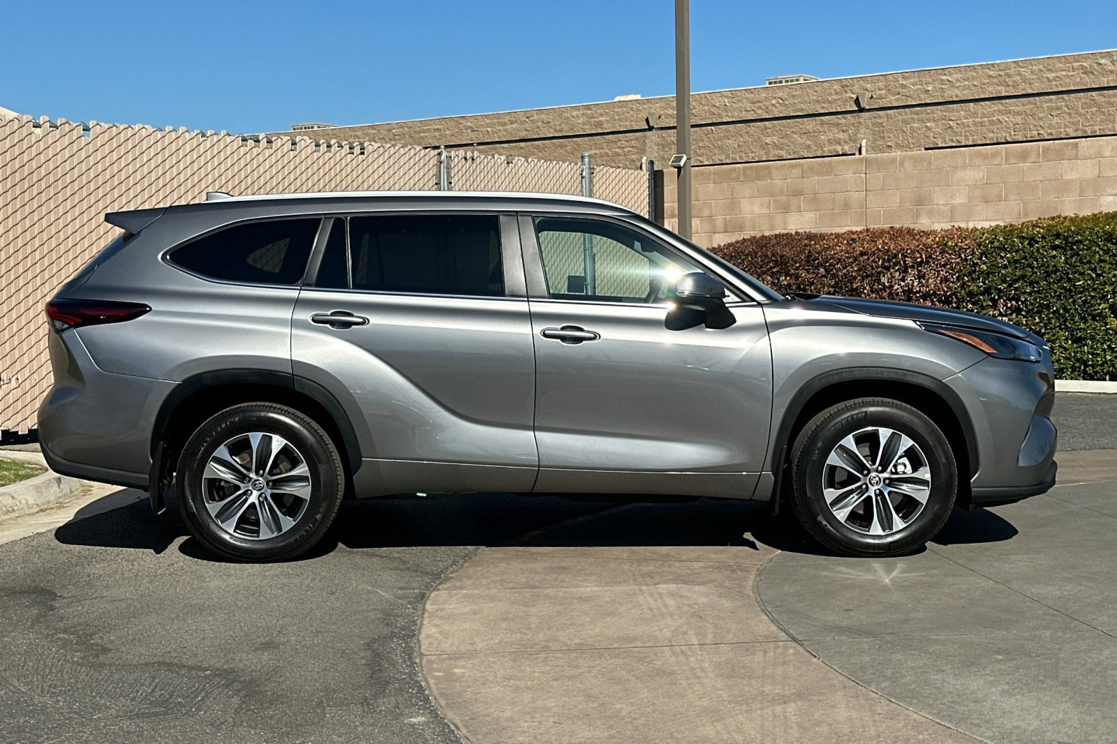 Used 2026 Toyota Highlander XLE AWD/4WD image 3