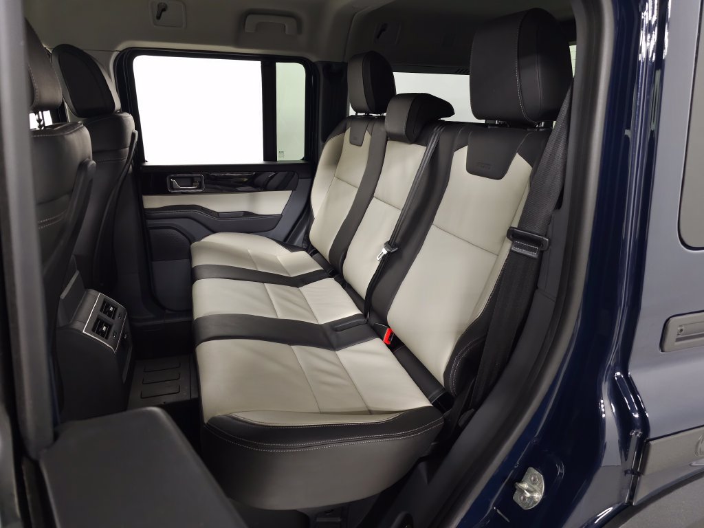 Used 2024 INEOS Grenadier Station Wagon AWD/4WD image 32