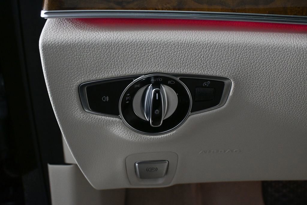 Certified 2017 Mercedes-Benz E 300 4MATIC image 9