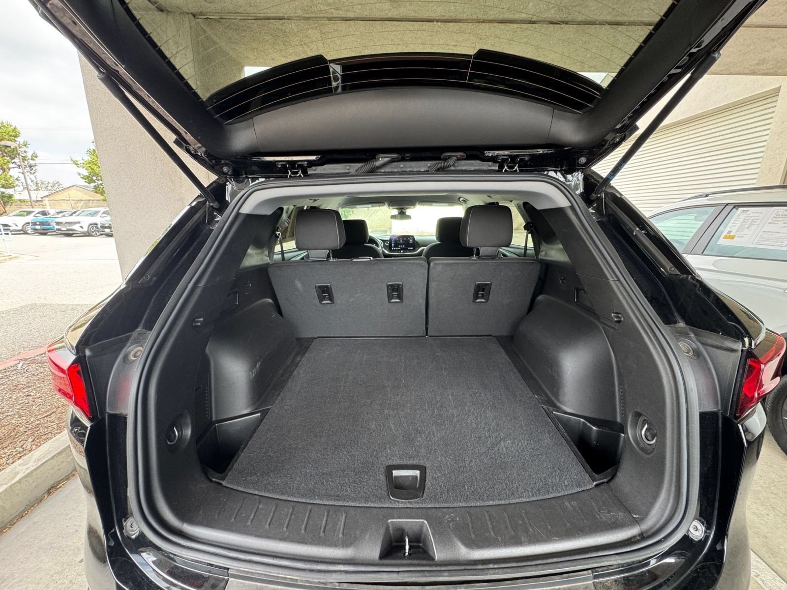Used 2025 Chevrolet Blazer LT FWD image 32