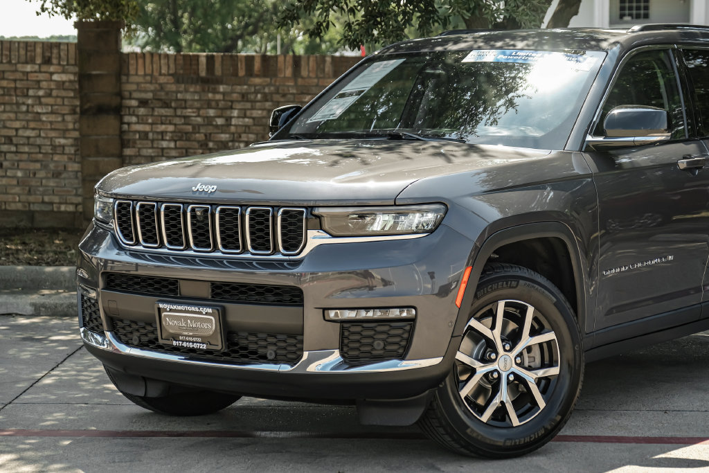 Used 2023 Jeep Grand Cherokee L Limited w/ Luxury Tech Group II AWD/4WD image 12