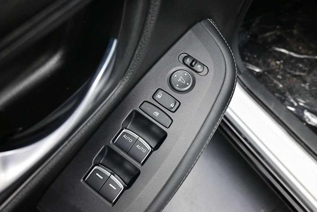 Used 2025 Honda HR-V EX-L image 19