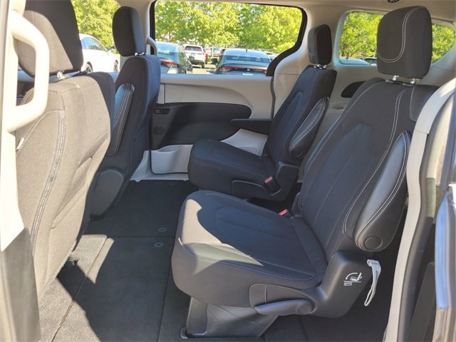 Used 2023 Chrysler Voyager LX image 11