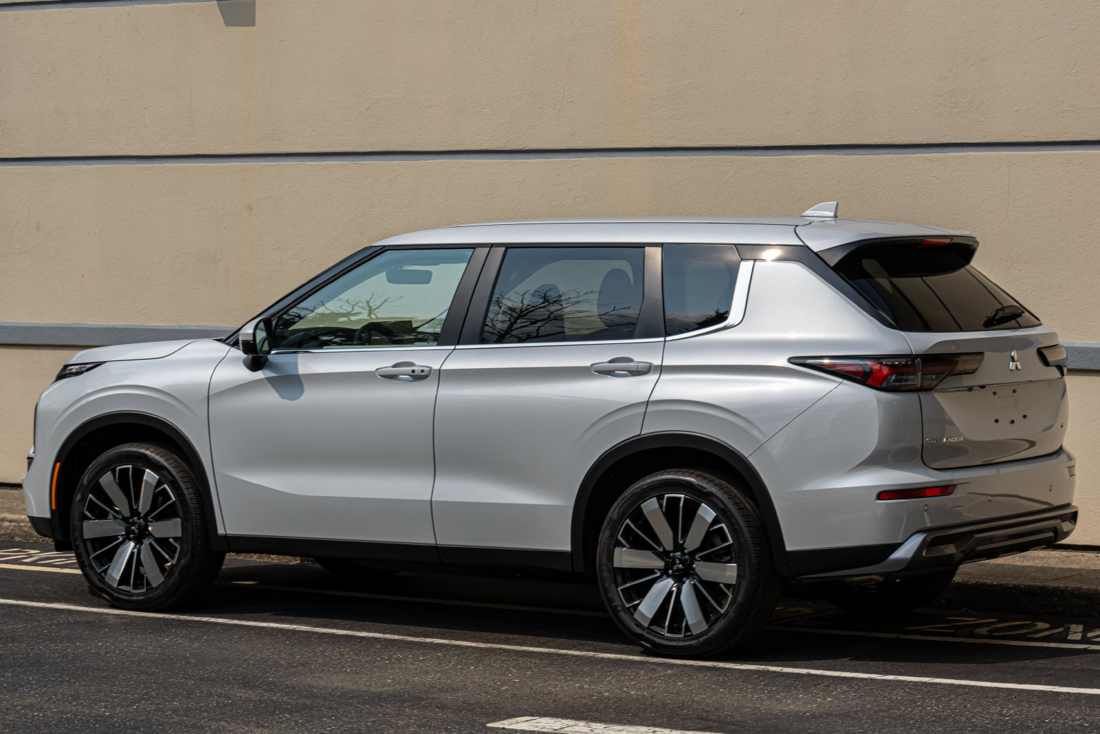 New 2026 Mitsubishi Outlander SE FWD image 5