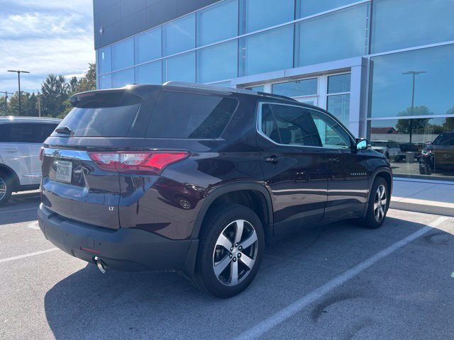 Used 2018 Chevrolet Traverse LT w/ LPO, Black Accent Package AWD/4WD image 2