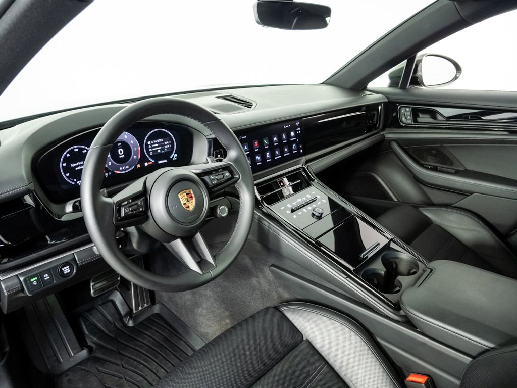 Certified 2025 Porsche Panamera 4 image 4