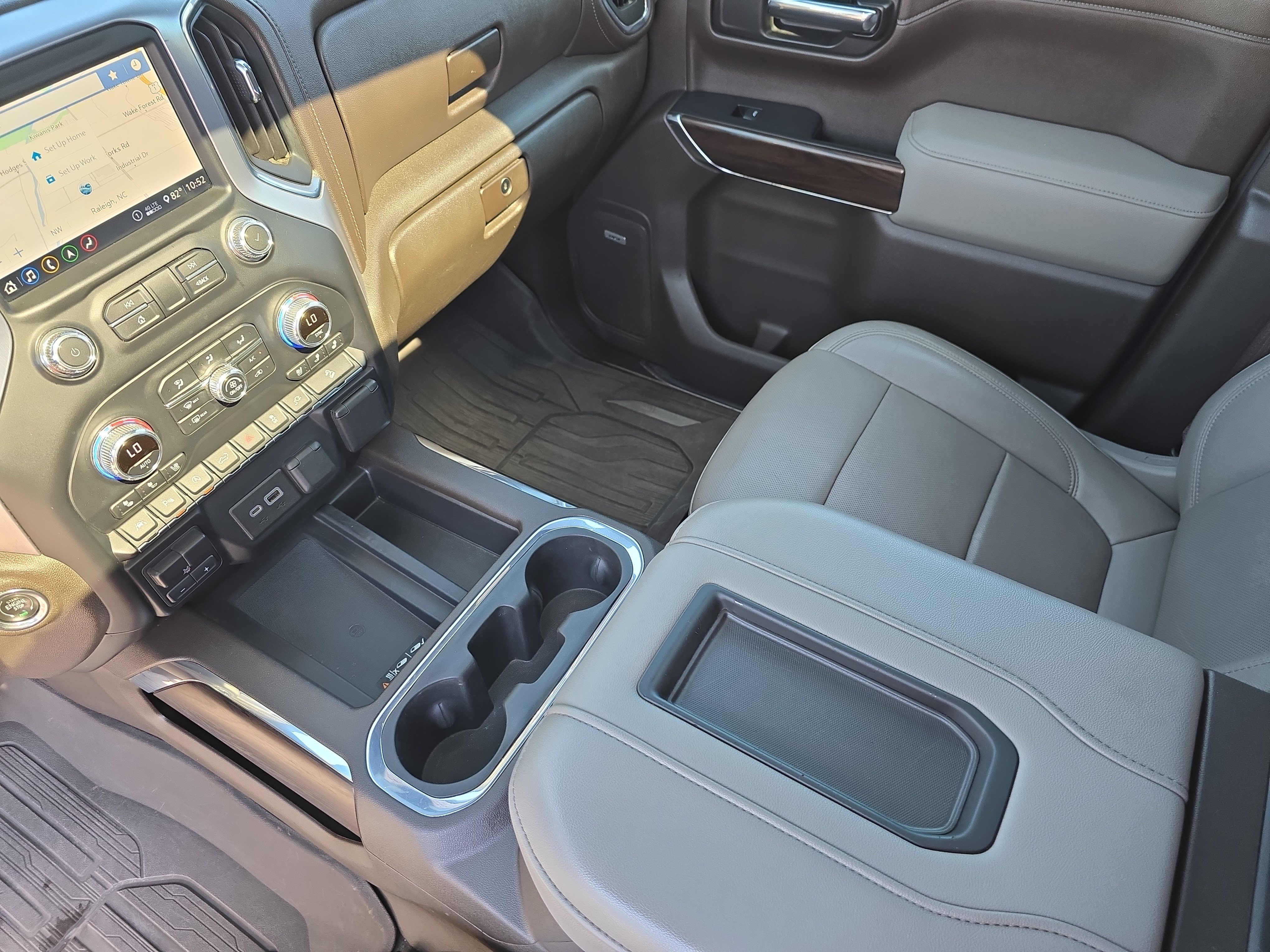 Used 2020 GMC Sierra 1500 SLT w/ SLT Premium Plus Package AWD/4WD image 26