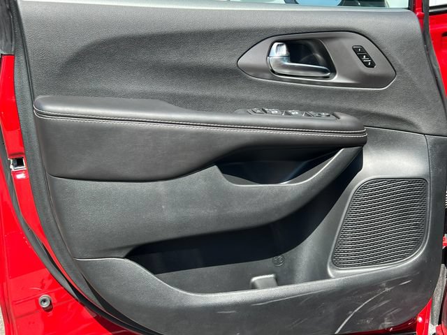 New 2026 Chrysler Pacifica Select FWD image 12