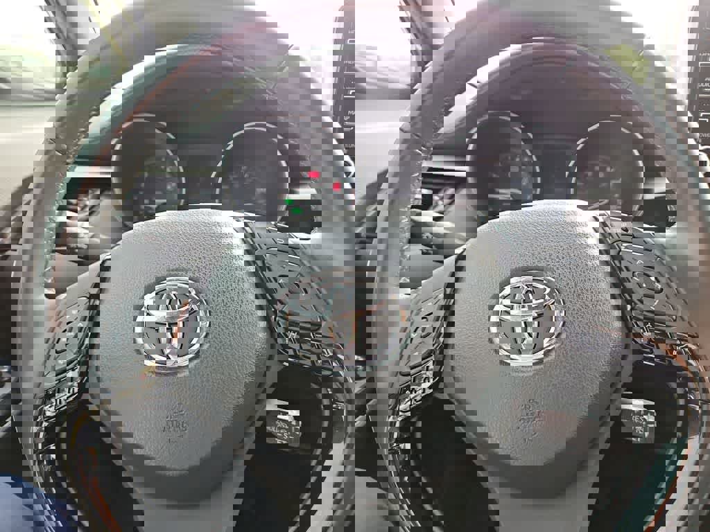 Used 2019 Toyota C-HR XLE image 28