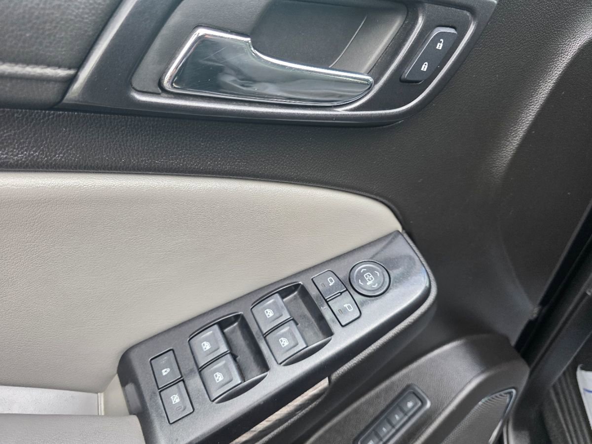 Used 2020 Chevrolet Suburban LT image 29