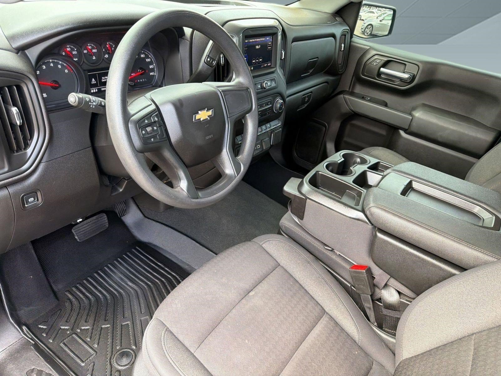 Certified 2025 Chevrolet Silverado 1500 Custom w/ LPO, Dark Essentials Package RWD image 4