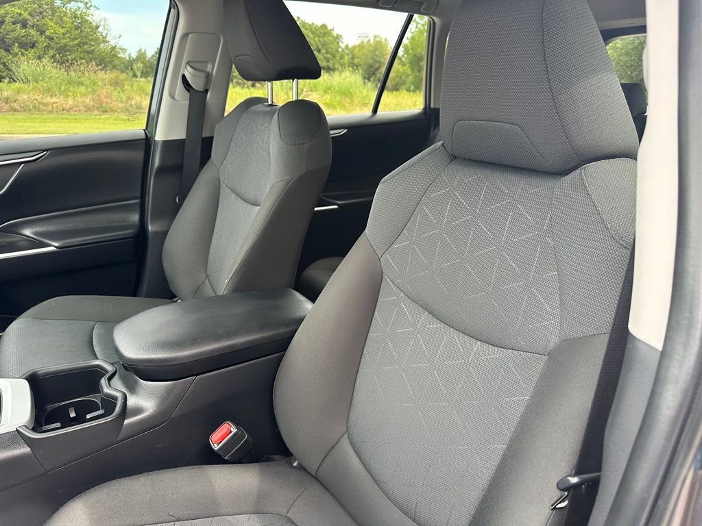 Used 2024 Toyota RAV4 XLE w/ Convenience Package FWD image 20