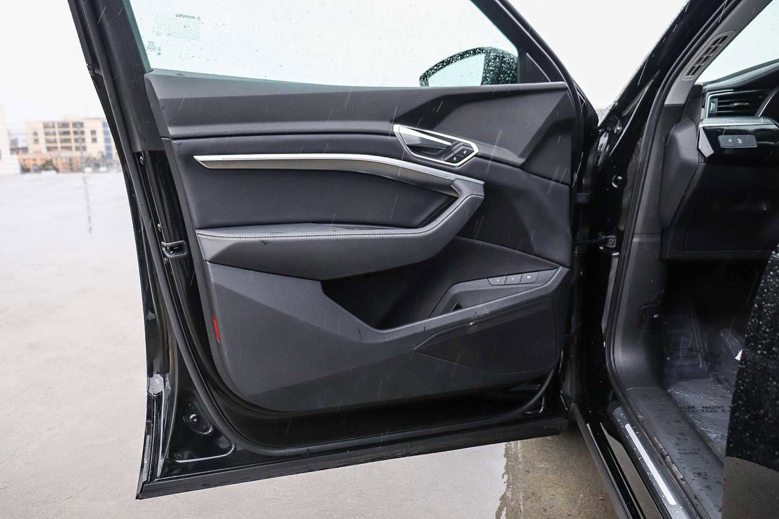 Used 2023 Audi e-tron Premium w/ Convenience Plus Package image 29