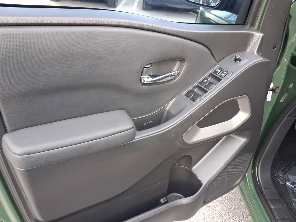 Used 2022 Nissan Frontier SV RWD image 16