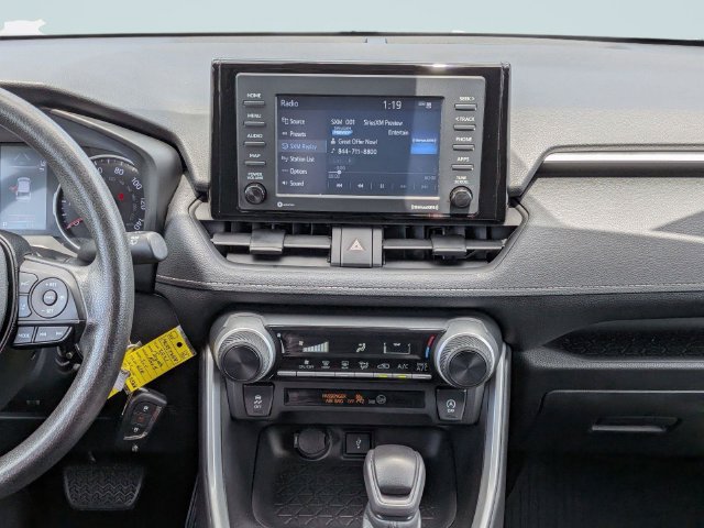 Used 2021 Toyota RAV4 LE AWD/4WD image 17