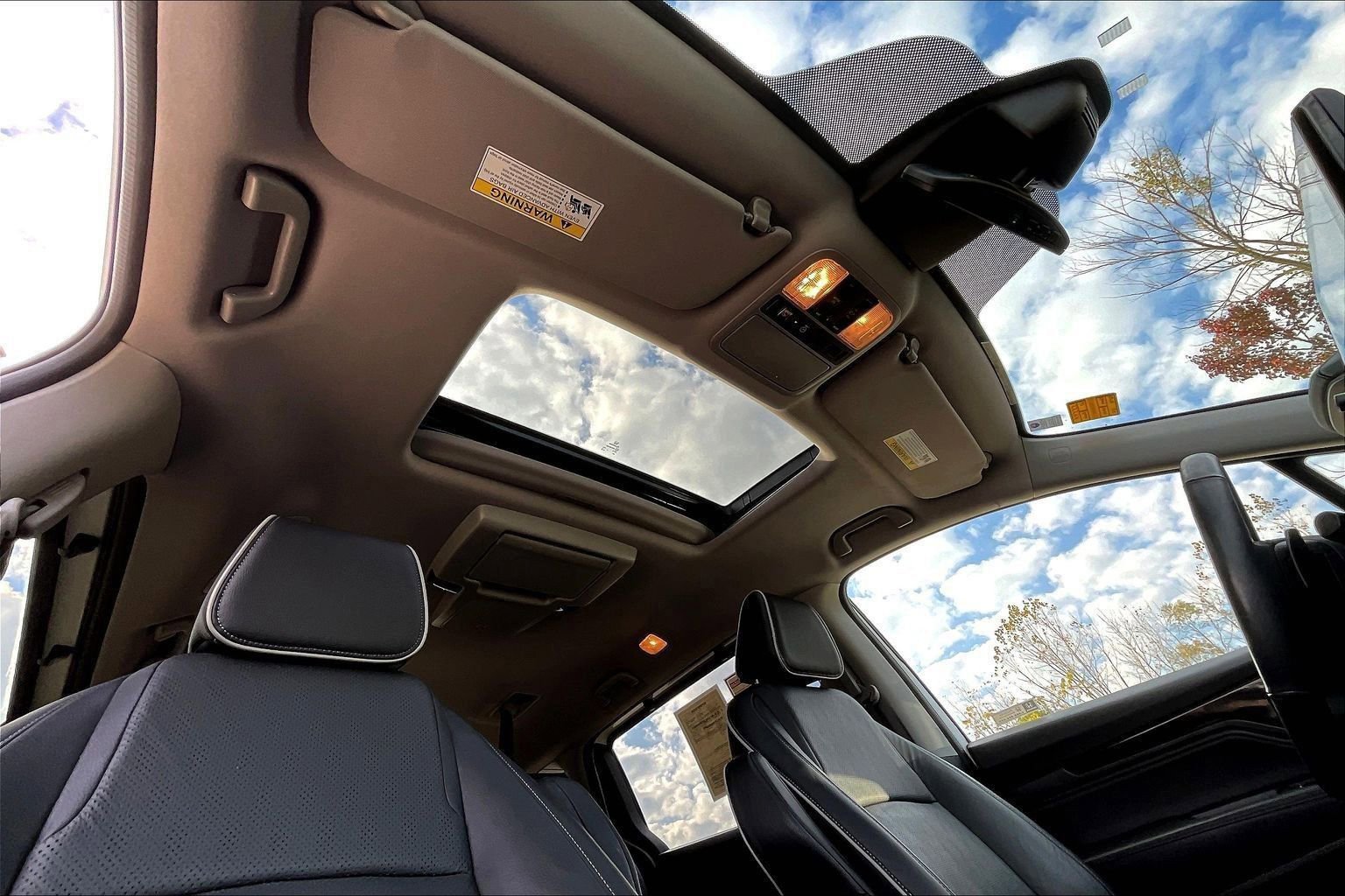 Used 2023 Honda Odyssey Elite image 23