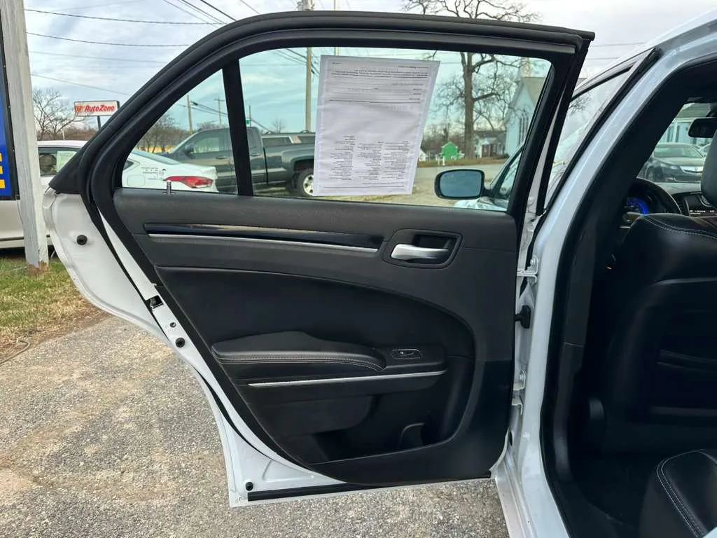 Used 2019 Chrysler 300 S image 34