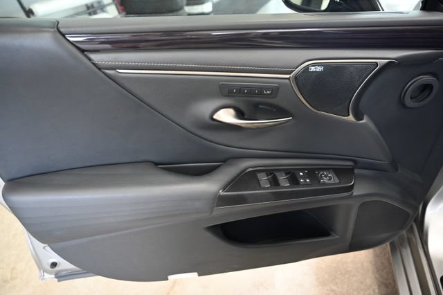 Used 2019 Lexus ES 350 w/ Accessory Package 2 FWD image 32