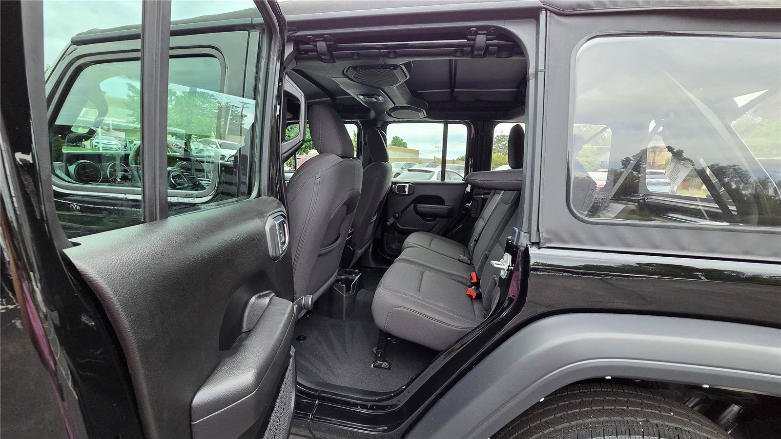 Used 2023 Jeep Wrangler Unlimited Sport AWD/4WD image 27