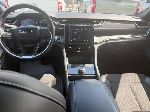 Used 2023 Jeep Grand Cherokee Altitude AWD/4WD image 16