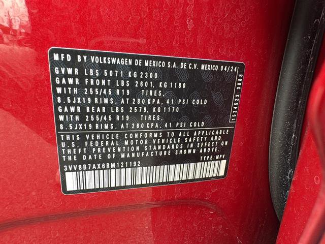 Certified 2024 Volkswagen Tiguan SE R-Line AWD/4WD image 30