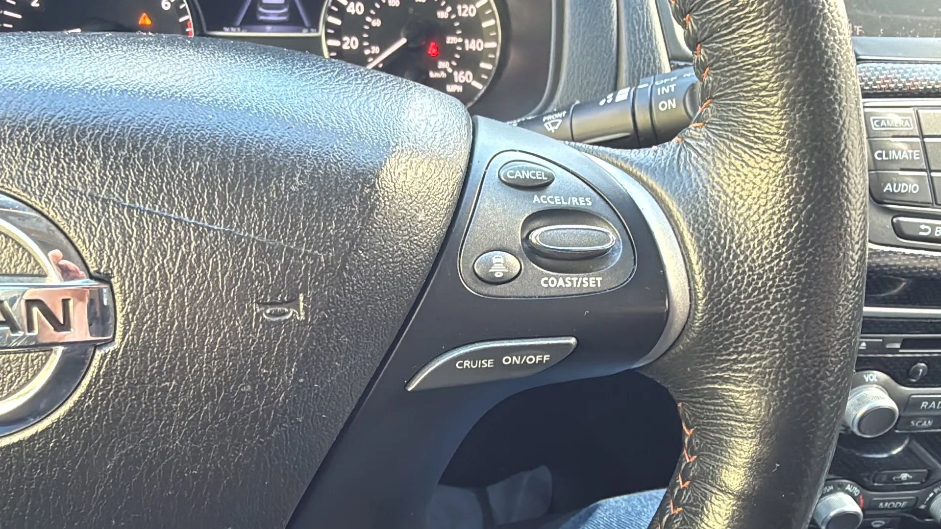 Used 2020 Nissan Pathfinder SL AWD/4WD image 11