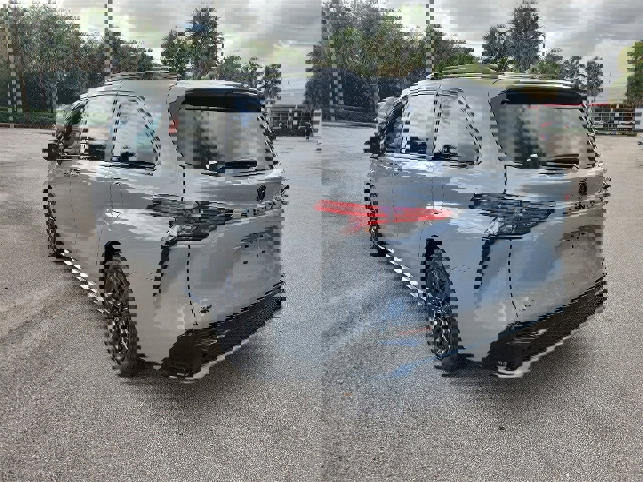 New 2026 Toyota Sienna XSE image 4