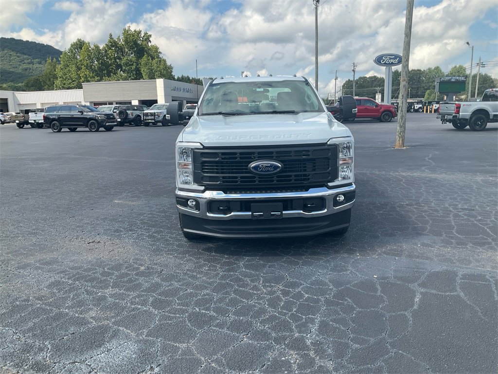 New 2026 Ford F250 XL w/ FX4 Off-Road Package image 2