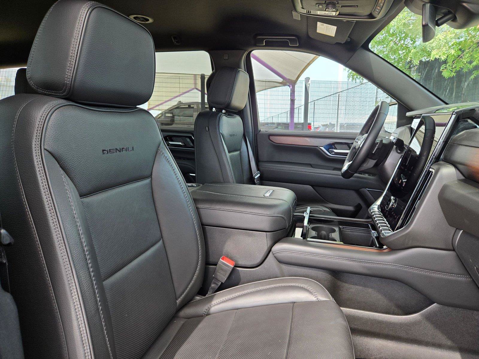 Used 2025 GMC Yukon Denali AWD/4WD image 30