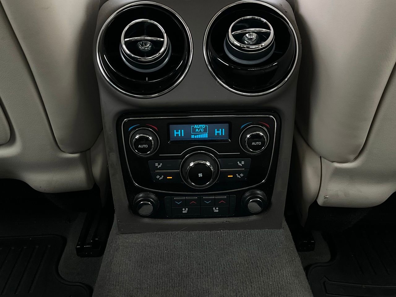 Used 2016 Jaguar XJ R-Sport image 13