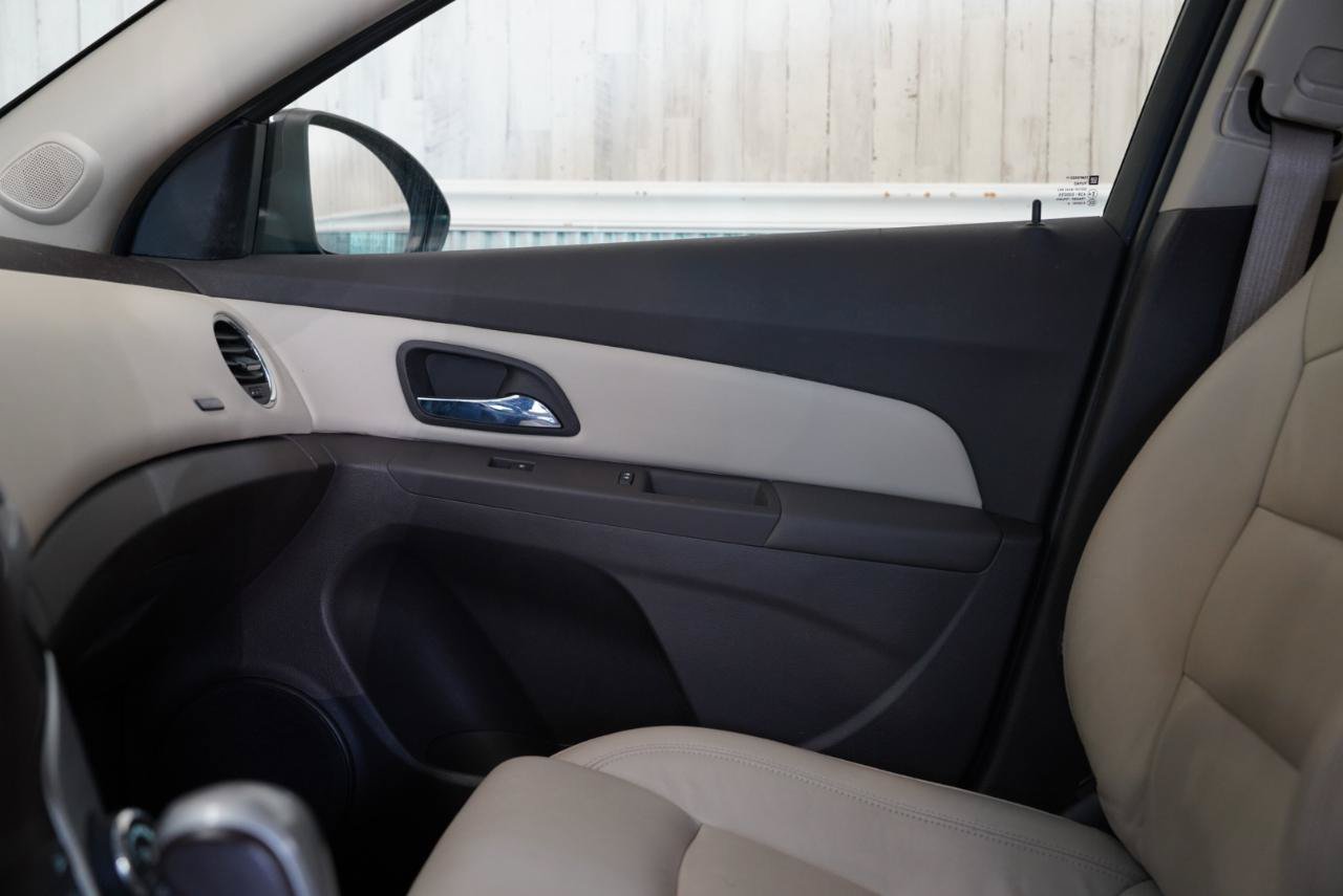 Used 2015 Chevrolet Cruze Diesel FWD image 30