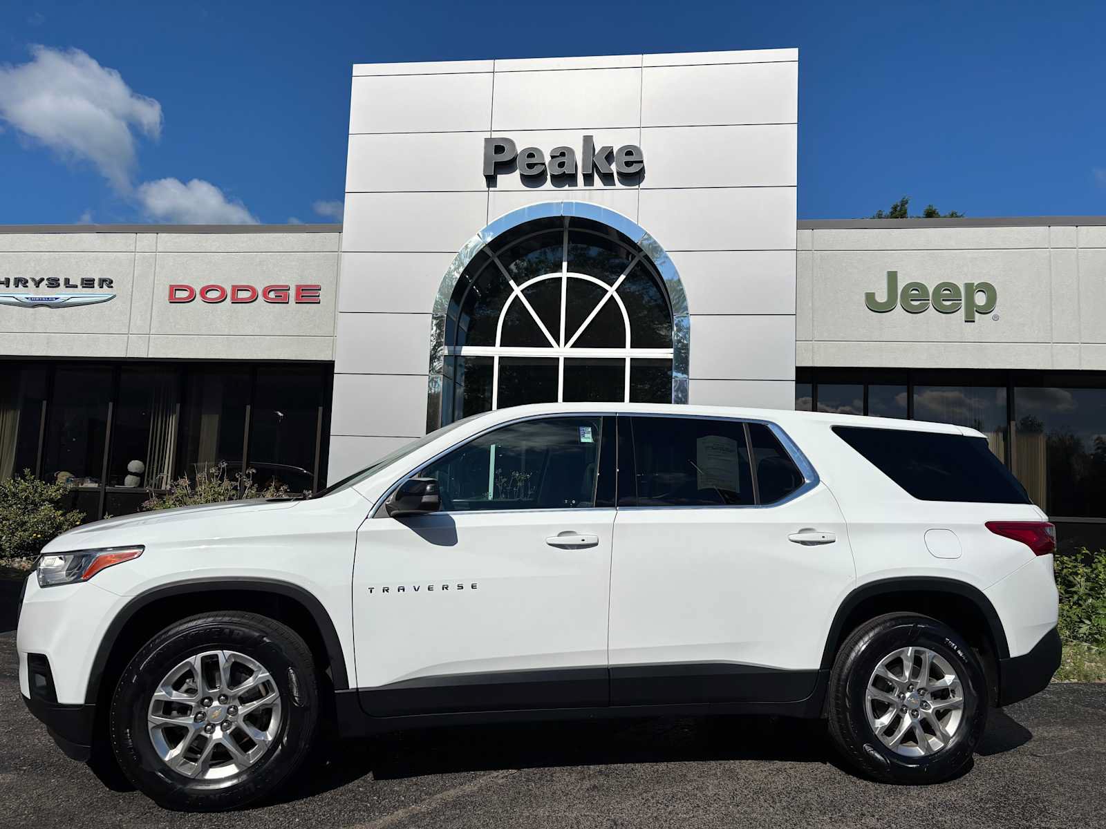 Used 2021 Chevrolet Traverse LS AWD/4WD image 3