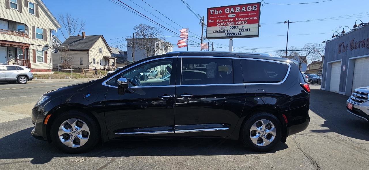 Used 2018 Chrysler Pacifica Limited w/ Advanced Safetytec Group image 2
