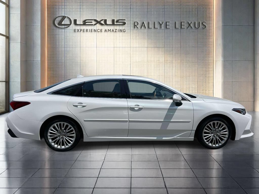 Used 2022 Toyota Avalon Limited w/ Advanced Safety Package FWD image 4
