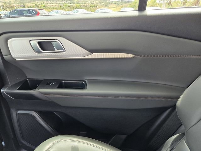 Used 2025 Ford Explorer Active w/ Active Comfort Package RWD image 13