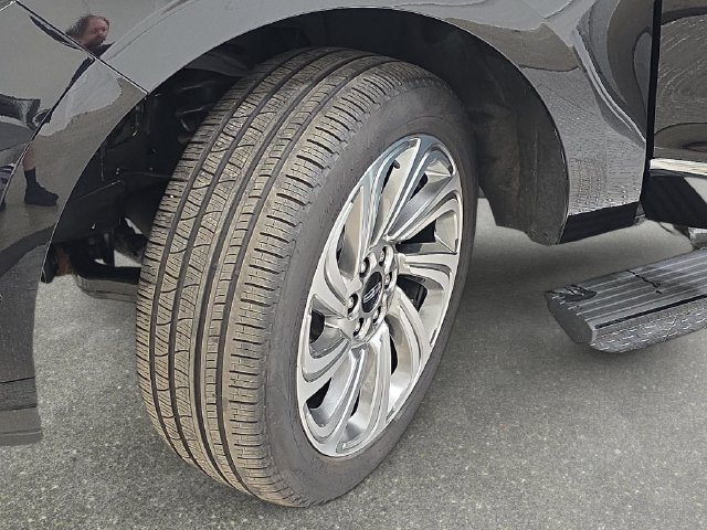 Certified 2024 Lincoln Navigator Reserve AWD/4WD image 29