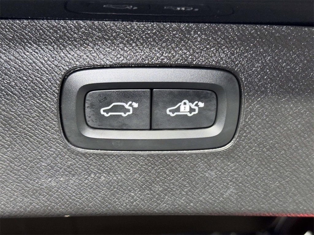 Used 2023 Volvo XC90 T8 Plus image 18