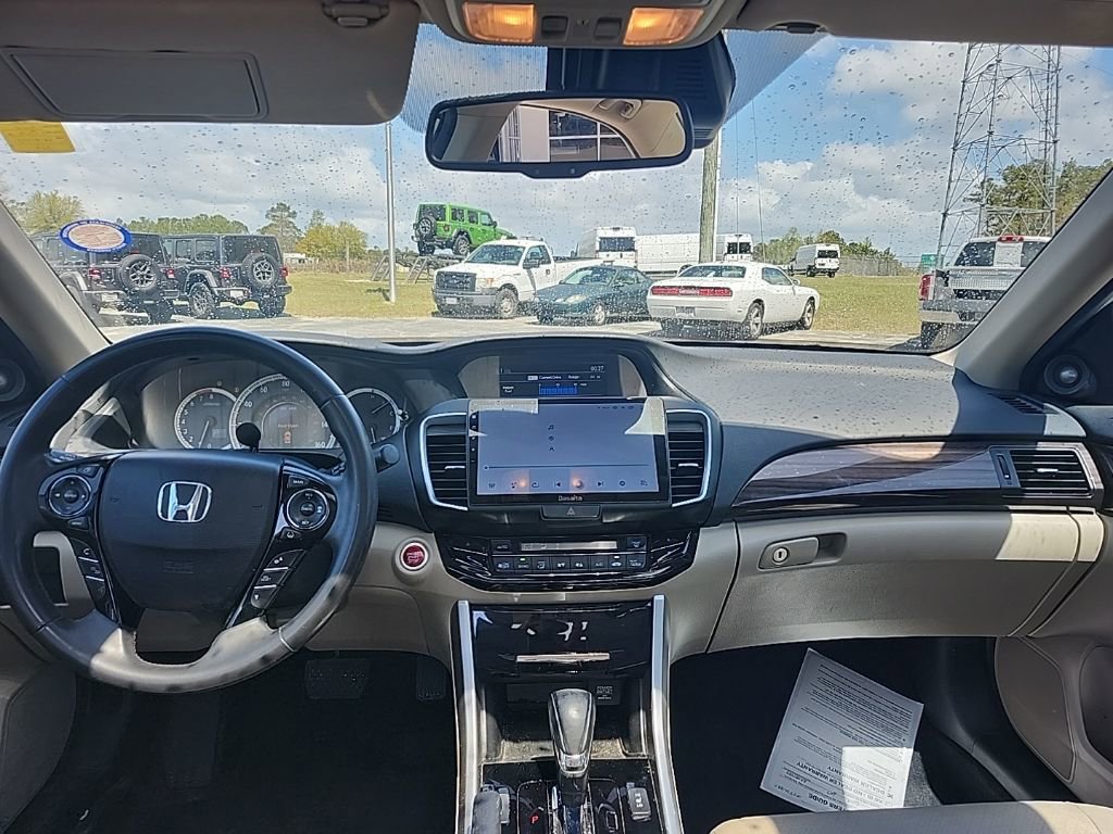 Used 2017 Honda Accord EX-L image 3