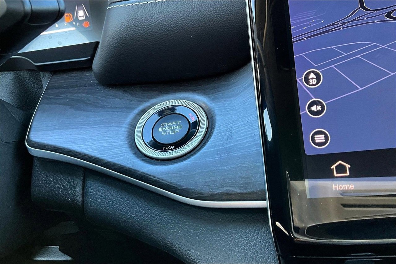 Used 2023 Jeep Grand Cherokee L Limited w/ Black Appearance Package image 27