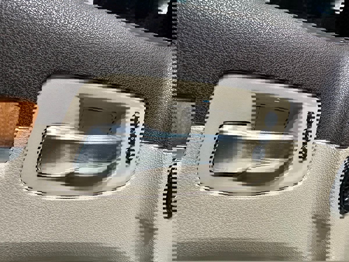 Used 2013 Chrysler 300 C w/ Light Group image 26