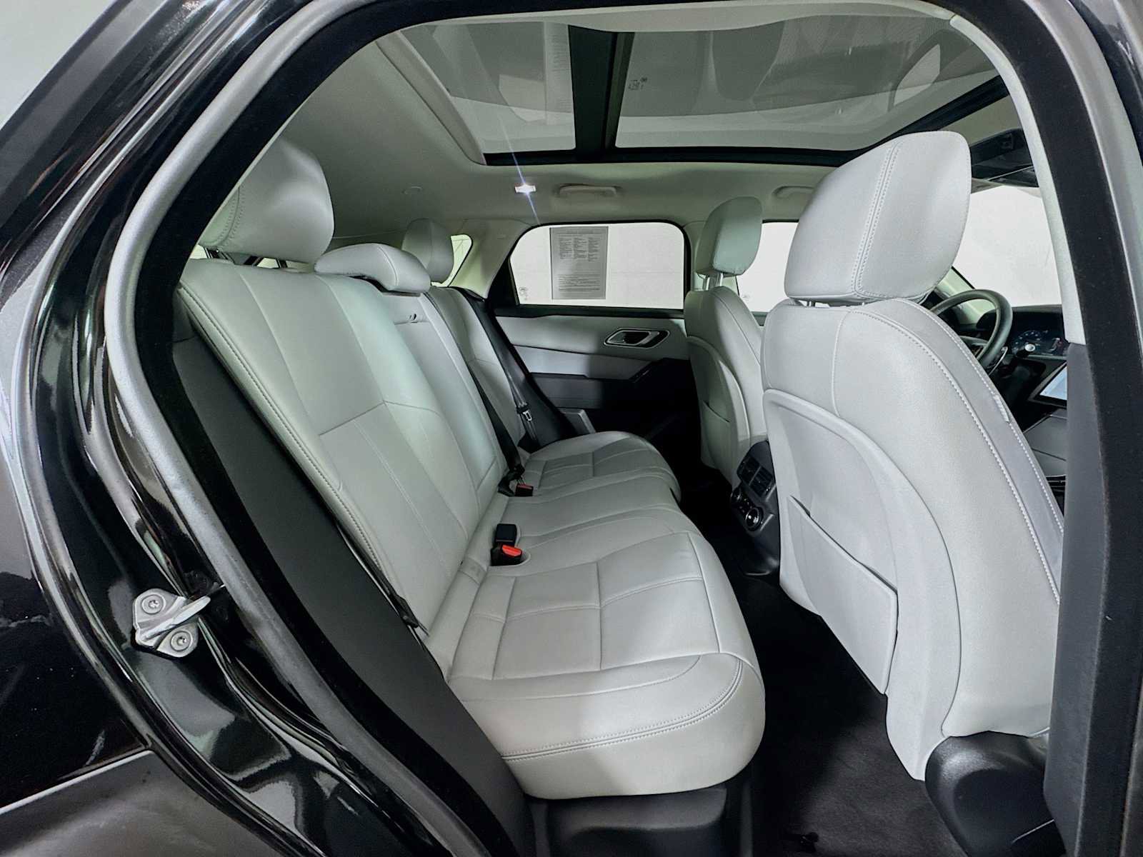 Used 2025 Land Rover Range Rover Velar S image 27