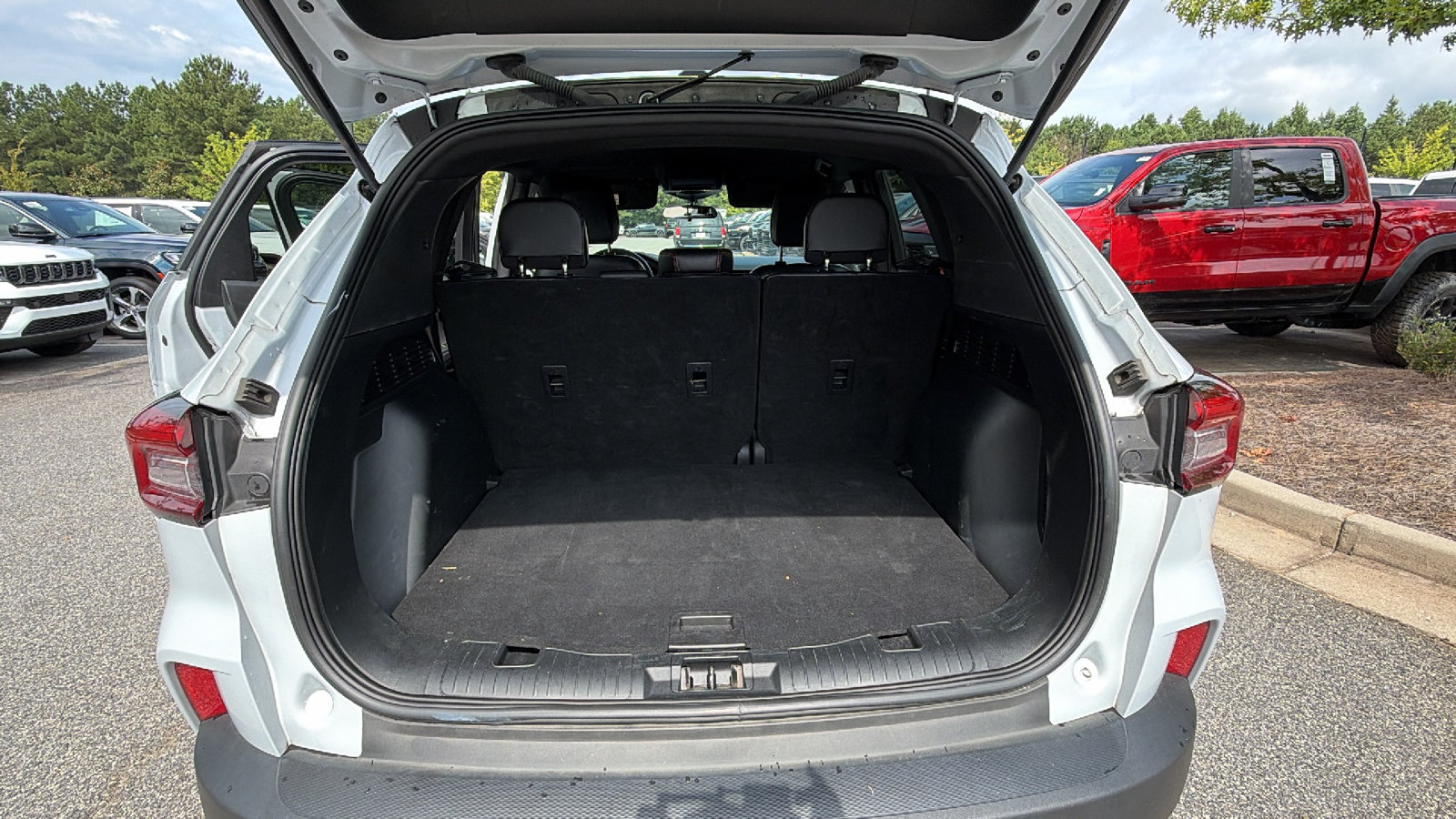 Used 2025 Ford Escape ST-Line FWD image 13