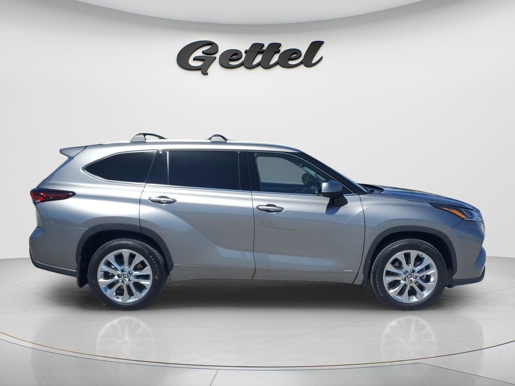 Used 2025 Toyota Highlander Limited image 11