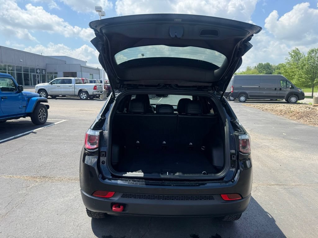 Used 2024 Jeep Compass Trailhawk AWD/4WD image 39